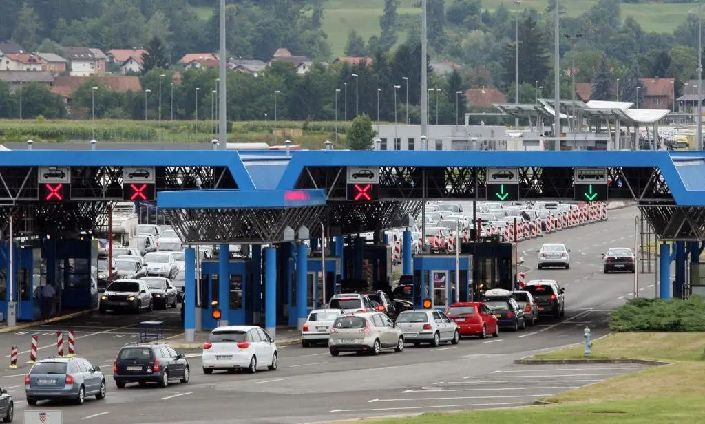 Zbog blagdana Svi svetih povećane gužve na graničnim prijelazima
