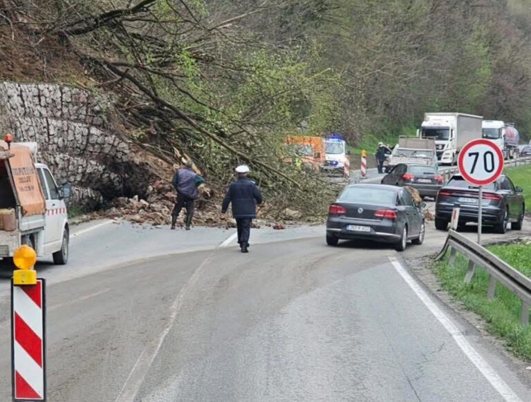 https://drukciji.ba/2025/04/03/odron-na-magistralnoj-cesti-m17-kod-zenice-dodatno-otezava-promet-na-jednoj-od-najprometnijih-prometnica-u-bih/