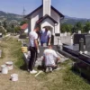 Hvale vrijedna gesta: Kamenorezac iz Viteza besplatno obnovio oštećene grobove u Slimenima